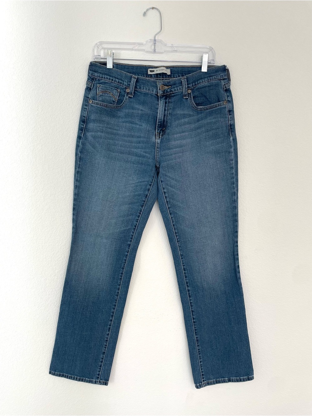 Levi’s 505 Classic Women's Straight-Leg Jeans in Medium Blue